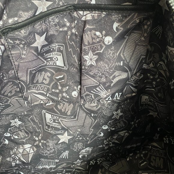 Steve Madden Black Floral Zip Top Weekend Bag - Picture 2 of 8